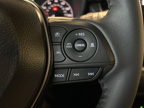 Used 2024 Toyota Corolla Cross LE image 14