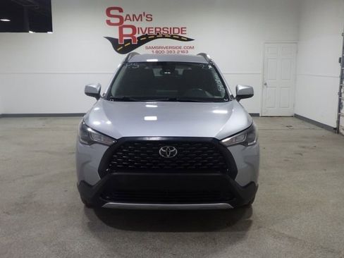 Used 2022 Toyota Corolla Cross LE image 6