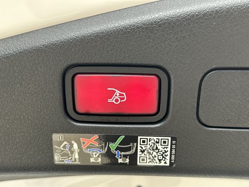 Certified 2025 Mercedes-Benz CLE 300 4MATIC Cabriolet image 21