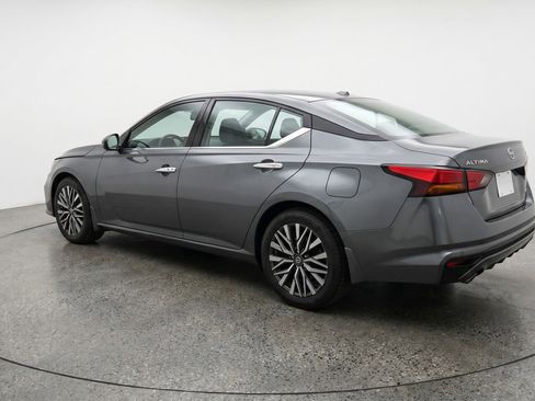 Used 2025 Nissan Altima 2.5 SV FWD image 6