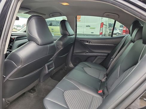 Used 2023 Toyota Camry SE image 9