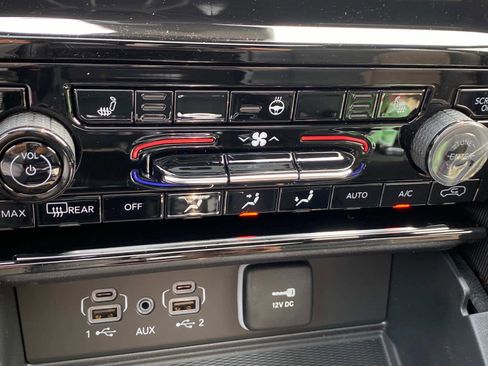 New 2025 Jeep Grand Cherokee Altitude image 12