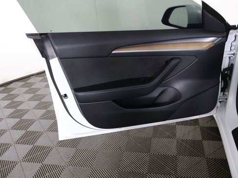 Used 2021 Tesla Model 3 Standard Range Plus image 24
