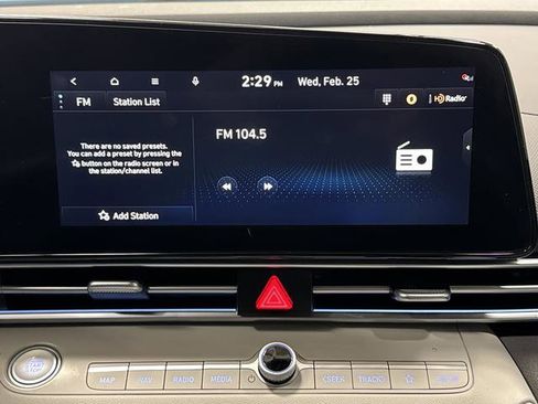 Used 2023 Hyundai Elantra Limited image 18