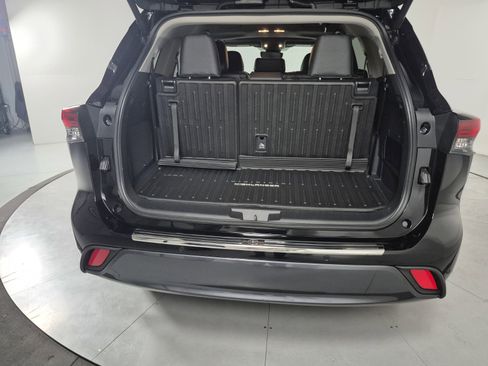 New 2026 Toyota Highlander Limited image 14