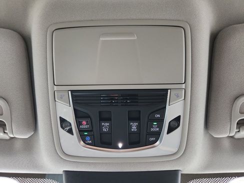 Used 2024 Acura MDX SH-AWD w/ Technology Package image 30