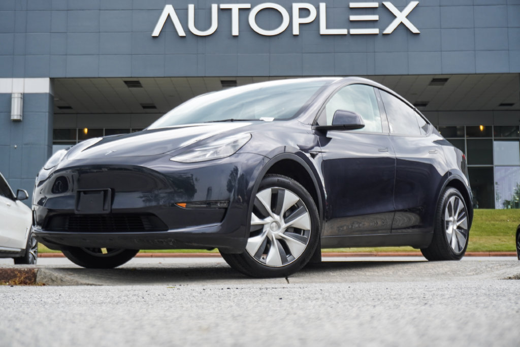 Used 2024 Tesla Model Y Long Range AWD/4WD image 1