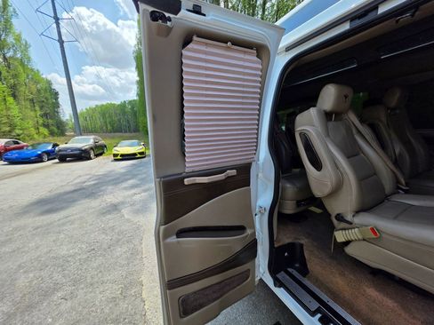 Used 2018 GMC Savana 2500 Extended w/ Enhanced Convenience Package image 33