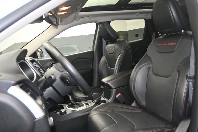 Used 2018 Jeep Cherokee Trailhawk w/ Quick Order Package 27L AWD/4WD image 9