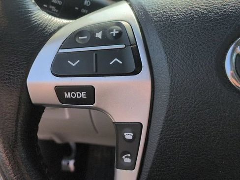 Used 2013 Toyota Highlander SE AWD/4WD image 18