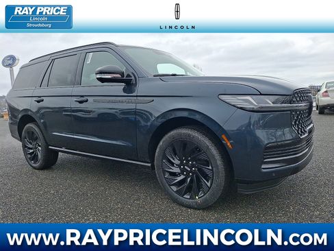 New 2026 Lincoln Navigator Reserve w/ Jet Appearance Package image 1