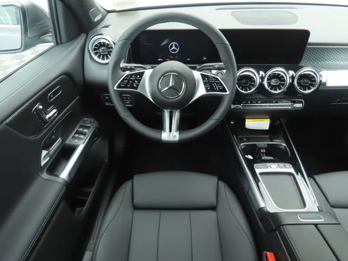 New 2026 Mercedes-Benz GLB 250 image 10