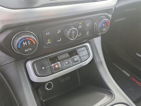 Used 2020 GMC Acadia SLT w/ Trailering Package image 26