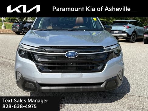 Used 2025 Subaru Forester Touring AWD/4WD image 2