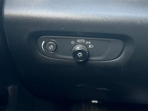 Used 2023 Chevrolet Traverse LT image 37