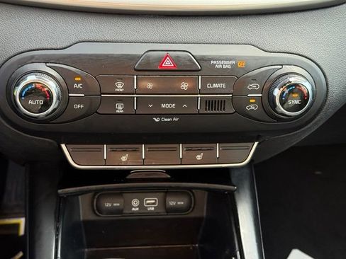 Used 2018 Kia Sorento FWD image 22