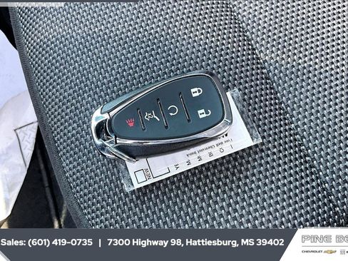 Used 2023 Chevrolet Traverse LT FWD image 9