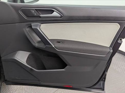Used 2018 Volkswagen Tiguan S FWD image 21