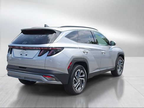 Used 2025 Hyundai Tucson Limited AWD/4WD image 3