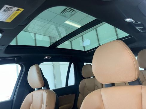 Used 2018 Volvo XC90 T6 Momentum w/ Momentum Plus Package AWD/4WD image 19