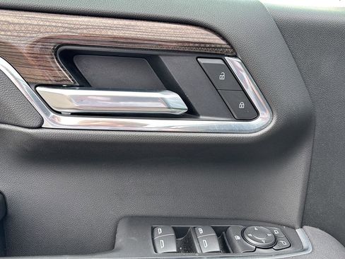 Used 2026 Chevrolet Silverado 1500 LT Trail Boss w/ Convenience Package II AWD/4WD image 18