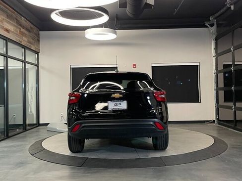 Used 2024 Chevrolet Trax LS w/ LS Convenience Package image 4