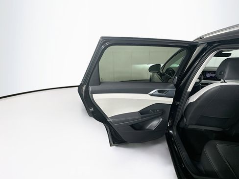 Used 2025 Volkswagen Taos SE FWD image 25