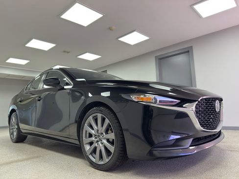 Used 2021 MAZDA MAZDA3 s image 4