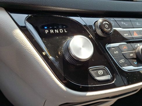 Certified 2024 Chrysler Pacifica Touring-L FWD image 18