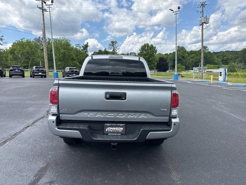 Used 2023 Toyota Tacoma TRD Off-Road w/ Technology Package AWD/4WD image 9
