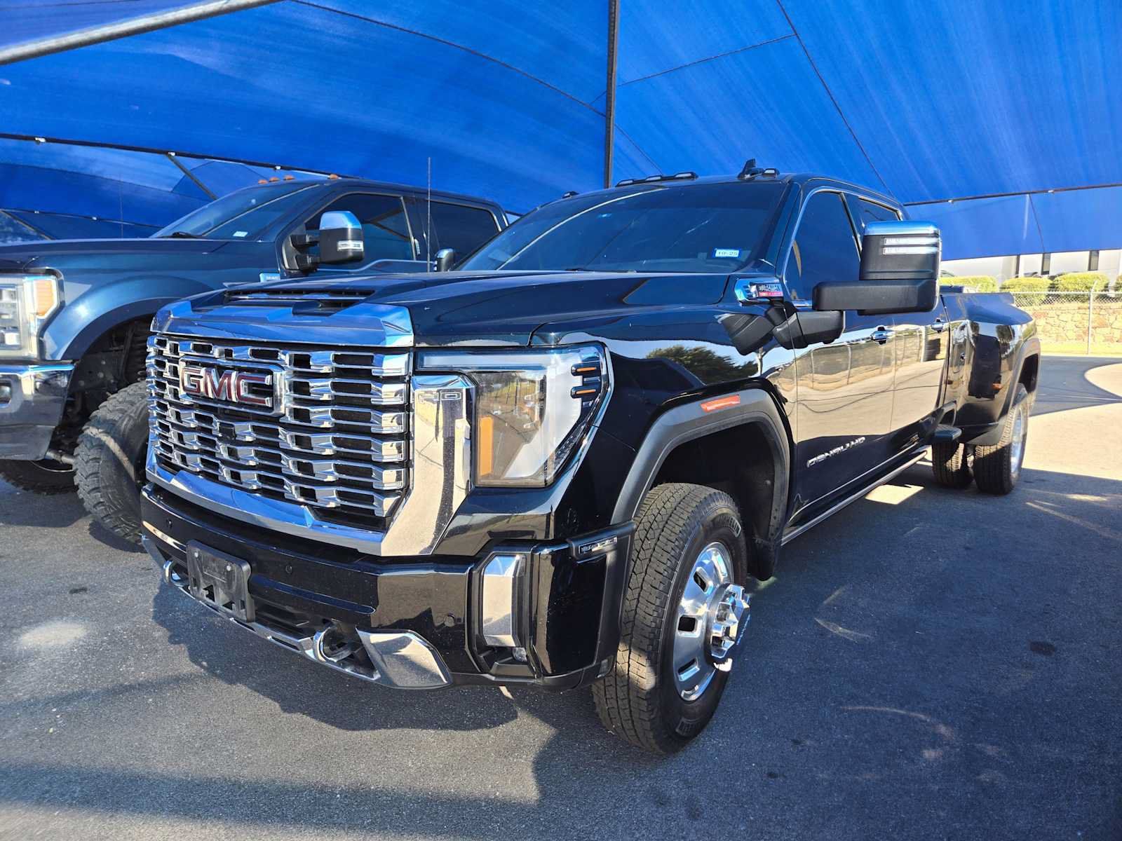Used 2024 GMC Sierra 3500 Denali w/ Denali Reserve Package AWD/4WD image 1