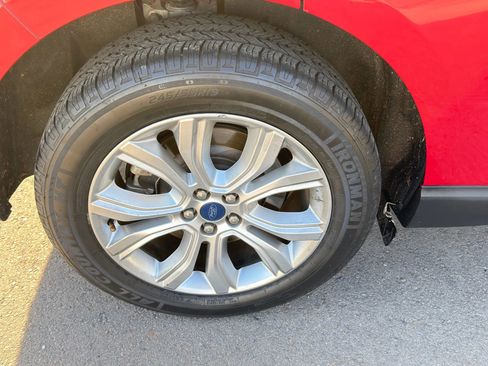 Used 2022 Ford Edge Titanium AWD/4WD image 9