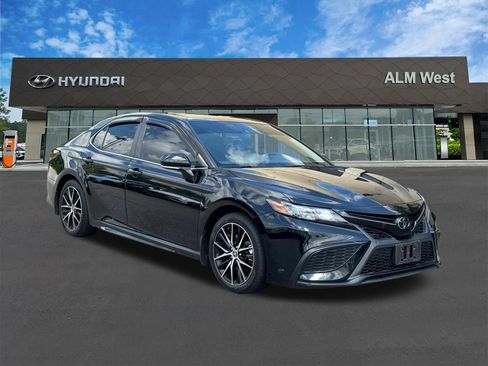 Used 2023 Toyota Camry SE w/ Convenience Package FWD image 3