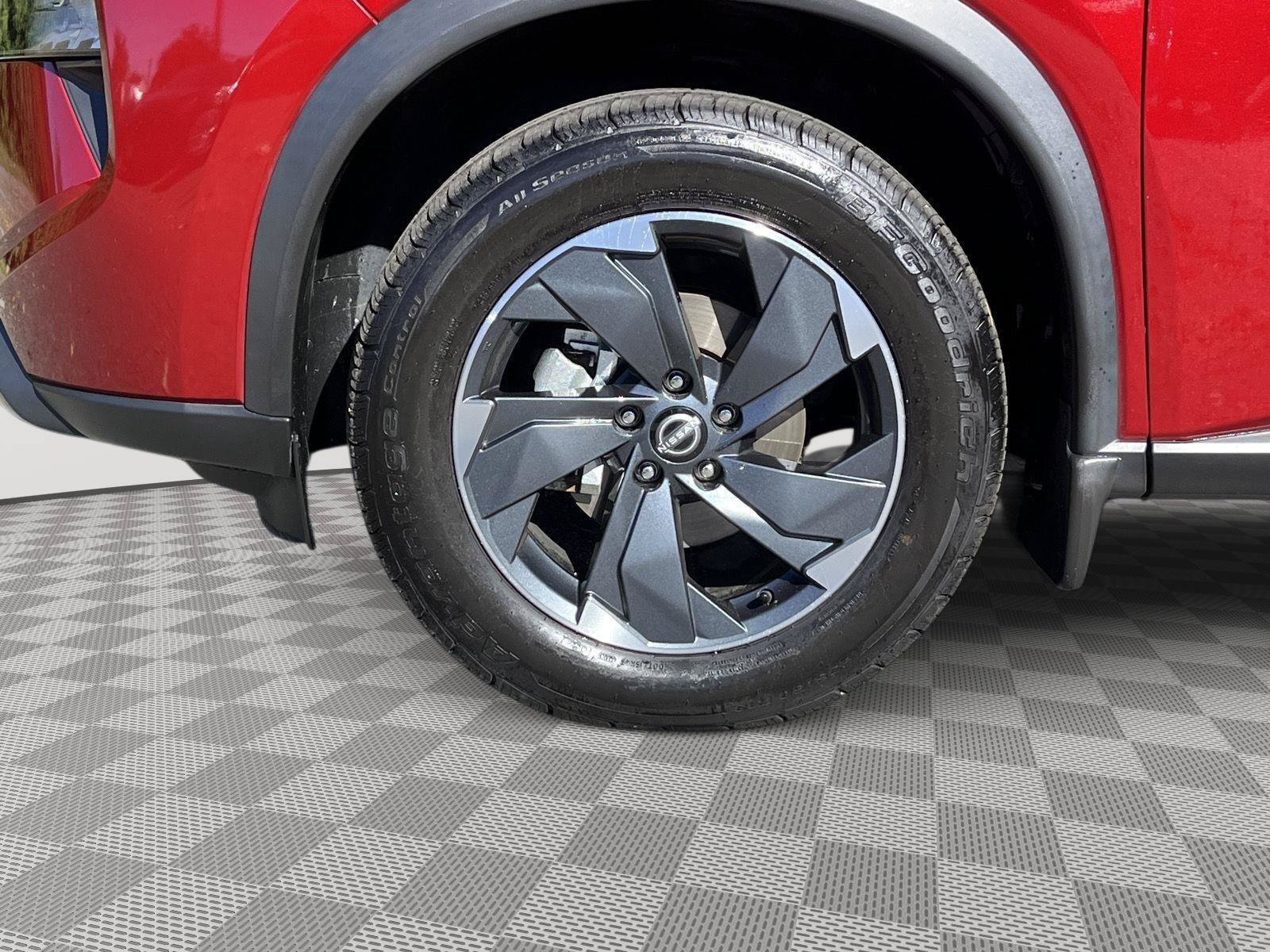 Used 2024 Nissan Rogue SV w/ SV Premium Package AWD/4WD image 9