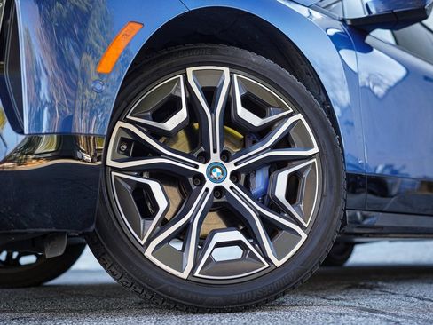 Used 2024 BMW iX xDrive50 w/ Premium Package image 18