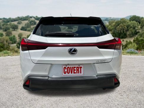 Used 2021 Lexus UX 200 w/ Accessory Package (Z2) FWD image 9