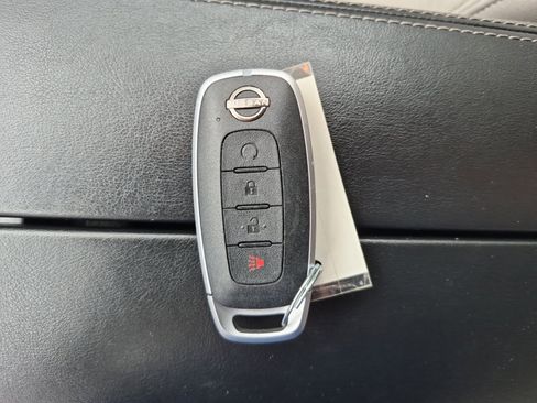 Used 2023 Nissan Rogue SV image 28