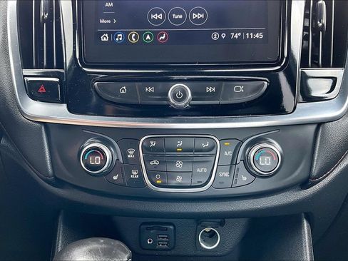 Used 2022 Chevrolet Traverse RS FWD image 32