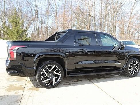 New 2024 Chevrolet Silverado EV RST image 7