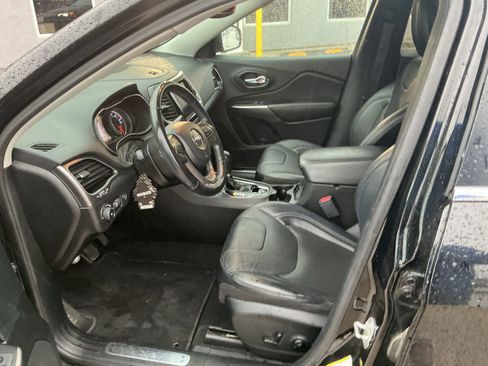 Used 2019 Jeep Cherokee Limited image 5