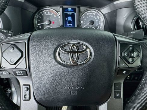 Used 2022 Toyota Tacoma TRD Off-Road w/ Technology Package AWD/4WD image 16