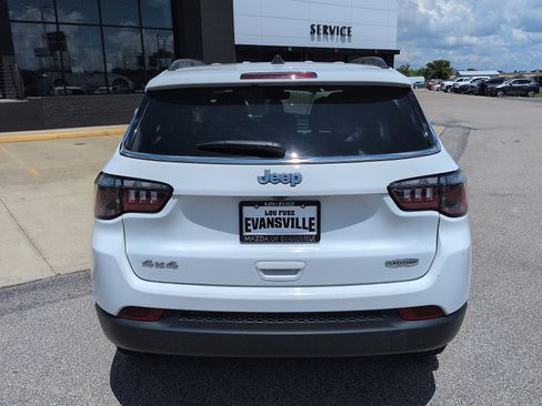 Used 2024 Jeep Compass Latitude AWD/4WD image 6