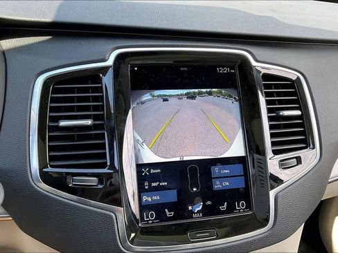 Used 2021 Volvo XC90 T5 Momentum w/ Advanced Package image 11