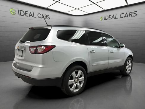 Used 2017 Chevrolet Traverse LT w/ Style and Technology Package FWD image 5