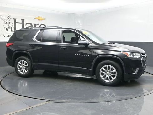 Used 2020 Chevrolet Traverse LT FWD image 1