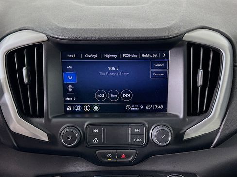 Used 2024 GMC Terrain SLT image 21