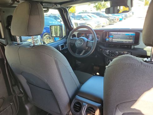 Used 2024 Jeep Wrangler Sport S image 13