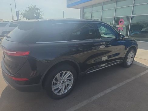 Used 2023 Lincoln Corsair AWD image 3