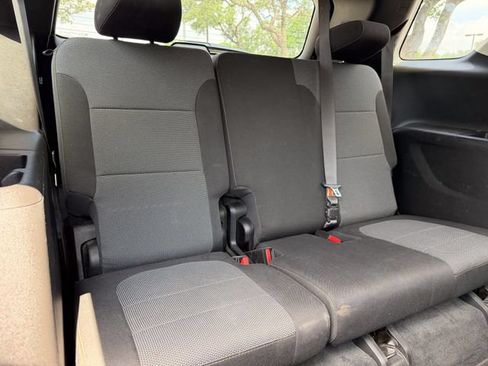 Used 2021 Chevrolet Traverse LS FWD image 19