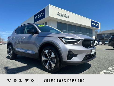 Used 2026 Volvo XC40 B5 Plus AWD/4WD image 1